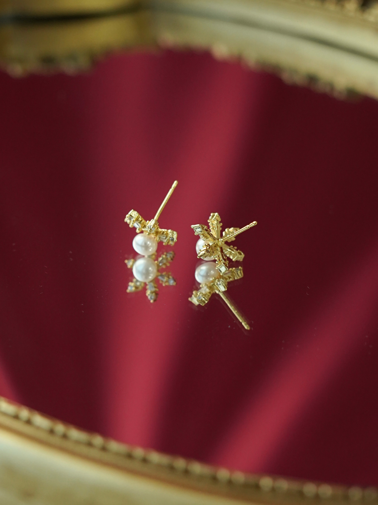 EA0036WH Earrings Snowflake Freshwater Pearl 18K Gold Pleated