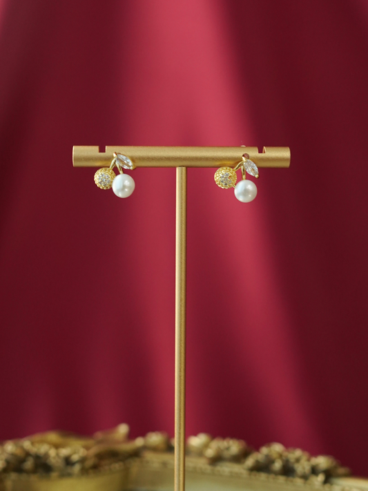 EA0039WH Earrings Cherry Freshwater Pearl 18K Gold Pleated